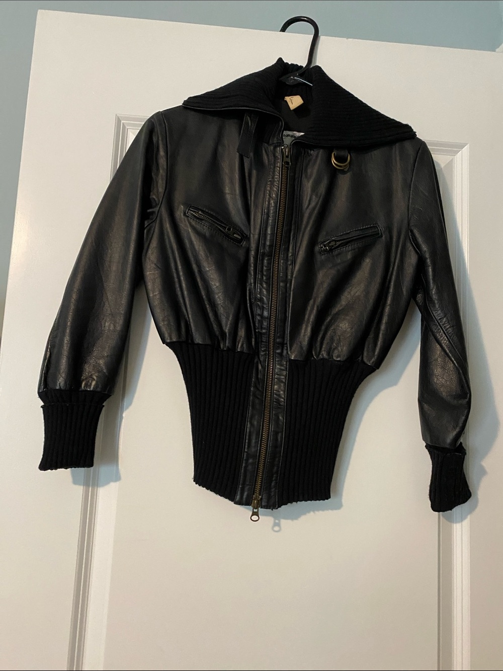 Vintage Black Leather Bomber Jacket with Ribbed Waist and Collar